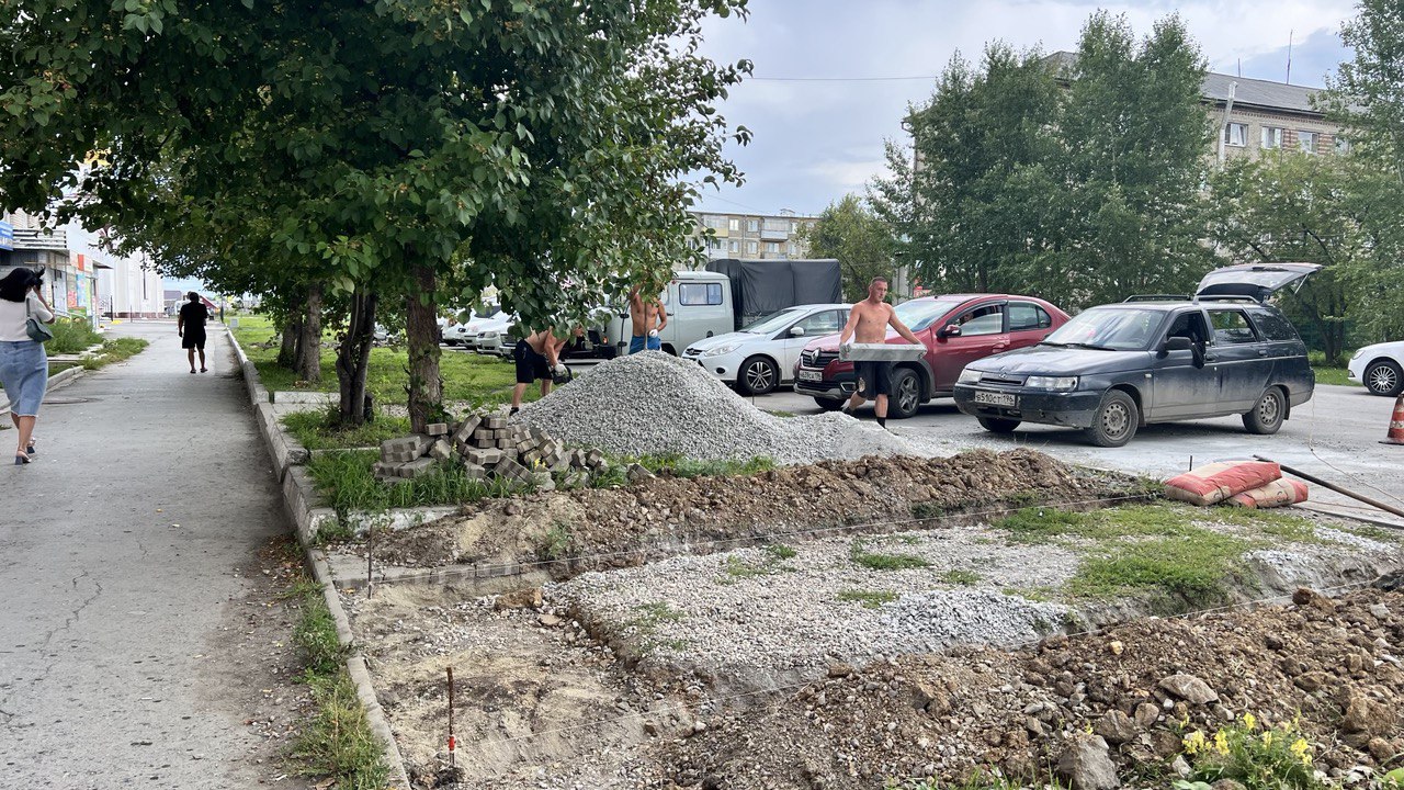 Чтобы не месить грязь и не ходить по газонам